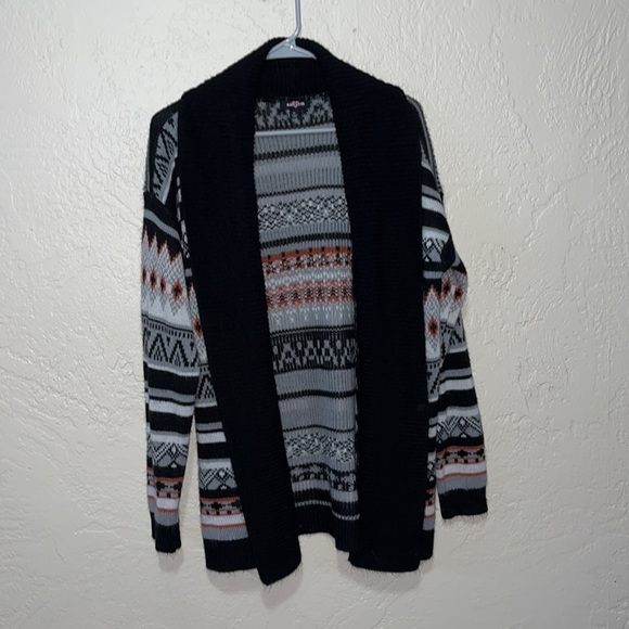 Retro Ransom Sweater - Picture 1 of 3